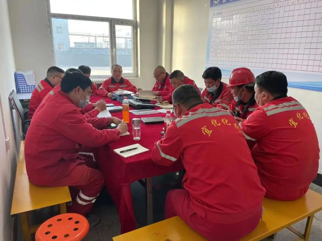 團結(jié)一心干勁足 斗志昂揚戰(zhàn)檢修(圖1) 圖片