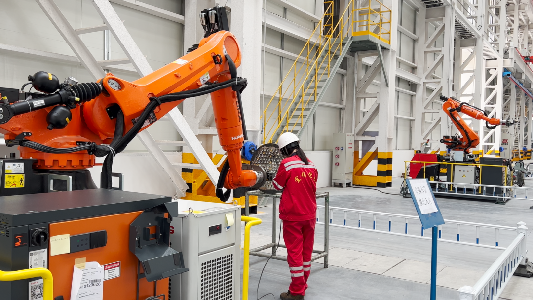 自動管板焊接機器人(圖1) 自動管板焊接機器人.png