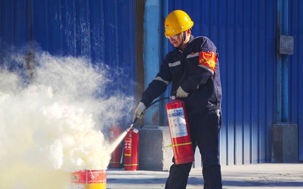 以練促防！內(nèi)蒙古宜化開展消防技能比武活動(圖1)