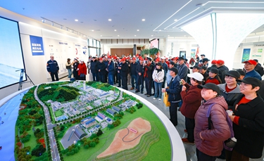 傳承奮斗薪火共譜宜化新篇！宜化集團(tuán)開(kāi)展退休干部職工重陽(yáng)節(jié)活動(dòng)(圖1)