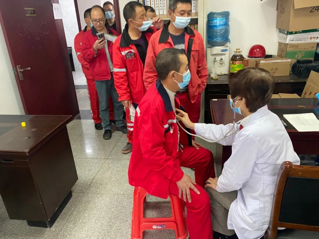 宜化化機(jī):關(guān)愛(ài)職工健康 開展職業(yè)健康體檢(圖2) 宜化化機(jī):關(guān)愛(ài)職工健康 開展職業(yè)健康體檢(圖2)